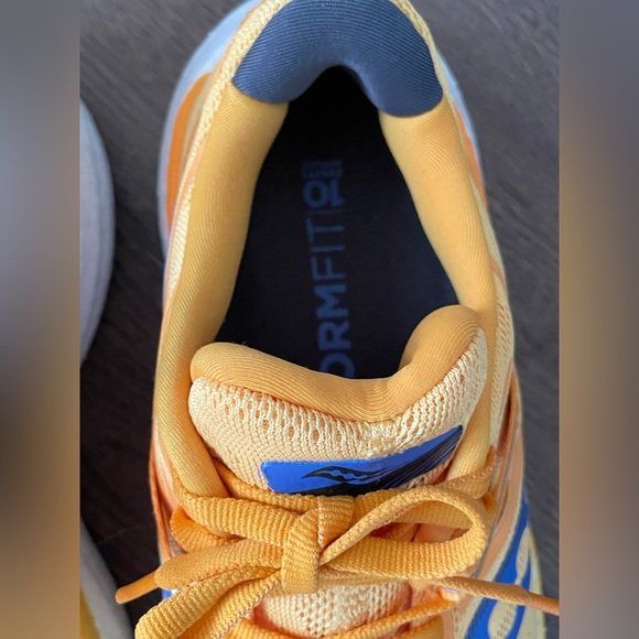 Saucony Women’s Triumph 20 Running Shoes, Gold/Horizon. - Picture 9 of 9